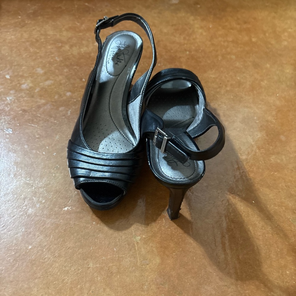 Life Stride Black Peep-Toe Heels